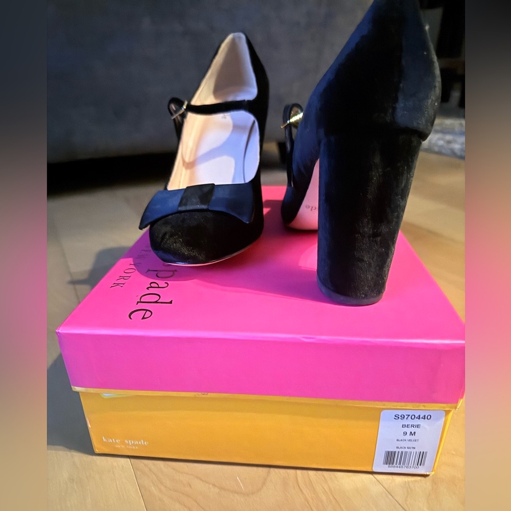 💖🖤KATE SPADE Black Velvet Heels with Berie Bow🖤💖